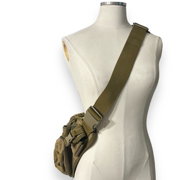 D5-COLUMN Army Messenger MOLLE Camera Bag - Picture 4 of 10